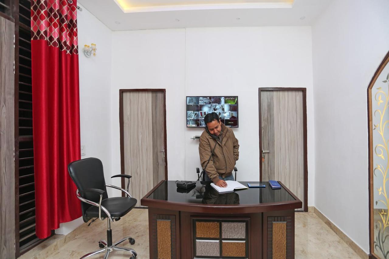 Hotel Rest Palace Agra  Exterior foto